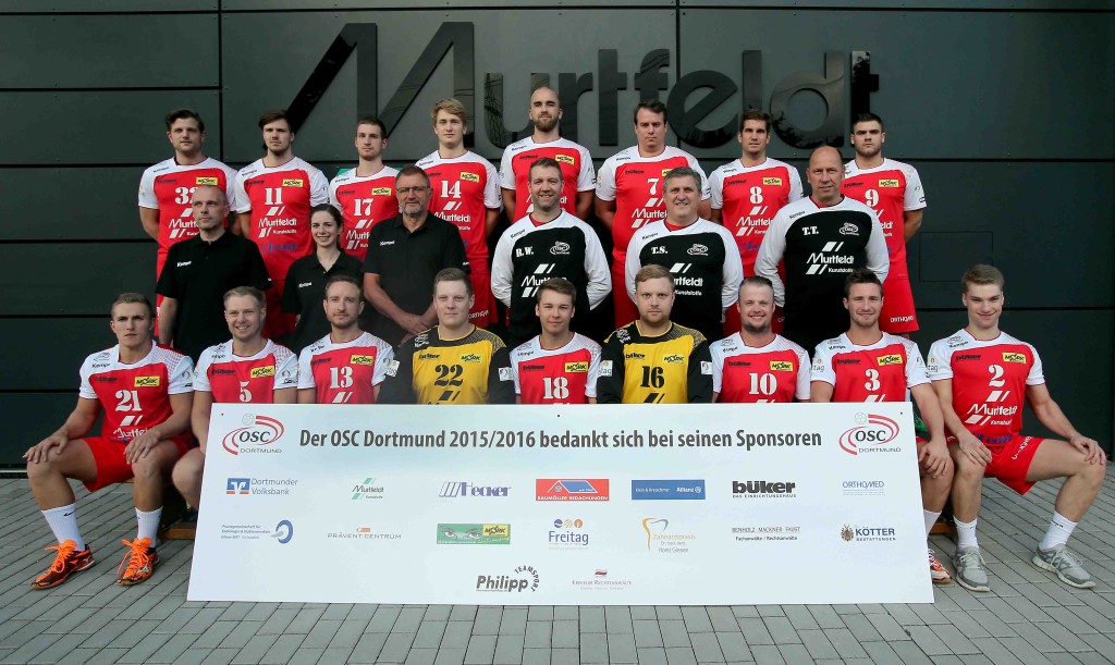 OSC Dortmund Team 2015/16 24.08.15 (o.v.l.) Daniel Lichte, Andre Bekston, Michael Wulf, Niels Polinski, Anouar Fritzenwanker, Patrick Hoffmann, Philipp Schürmann, Nikita Majstrenko, (m.v.l.) Betreuer Thomas Bonkowski, Physiotherapeutin Johanna Staljan, TW-Trainer Manfred Zander, Co-Trainer Roland Wilms, Trainer Thorsten Stoschek, Sportlicher Leiter Thomas Thurau, (u.v.l.) Markus Schmitz, Jürgen Lepine, Markus Goracy, Lukas Brüske, Moritz Merschmann, Julian Stumpf, Florian Edeling, Dan Stoschek, Jan Bonkowski. Foto: Peter Ludewig